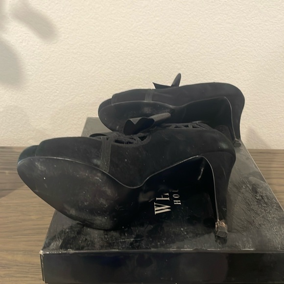 White House black market size 6 1/2 black shoes - gentle use - Picture 3 of 4